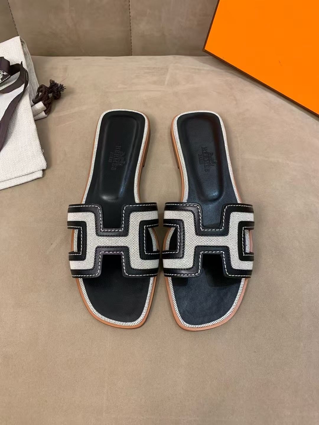 Oran sandal